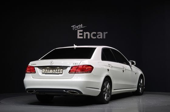 Mercedes-Benz E-Class E220 CDI Avantgarde — пробег 105 053 км — фото 2 из 5
