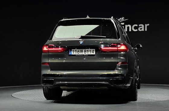 BMW X7 xDrive 40i M Sport Online Exclusive Edition 6 Seater — пробег 37 669 км — фото 4 из 5
