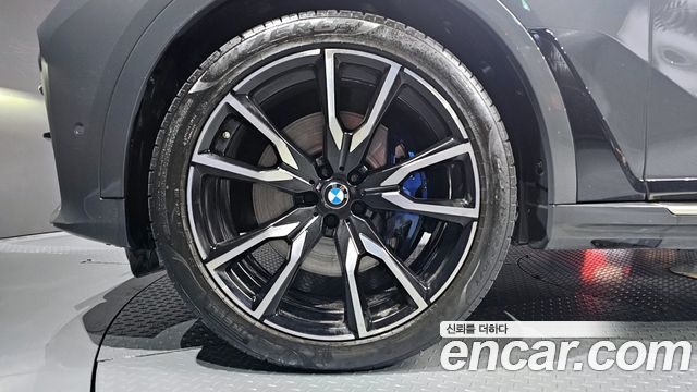 BMW X7 xDrive 40i M Sport Online Exclusive Edition 6 Seater — пробег 37 669 км — фото 5 из 5