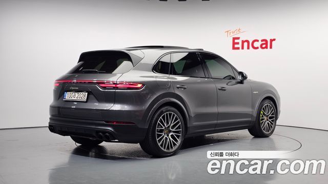Porsche Cayenne 3.0 E-Hybrid — пробег 70 207 км — фото 2 из 5