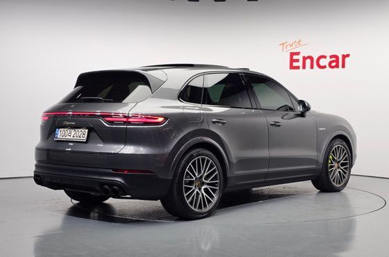 Porsche Cayenne 3.0 E-Hybrid — пробег 70 207 км — фото 2 из 5
