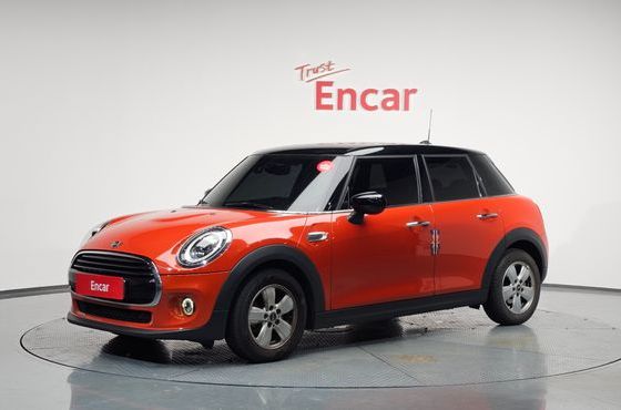 Mini Cooper 5Door Standard 3rd — пробег 30 142 км — фото 1 из 5