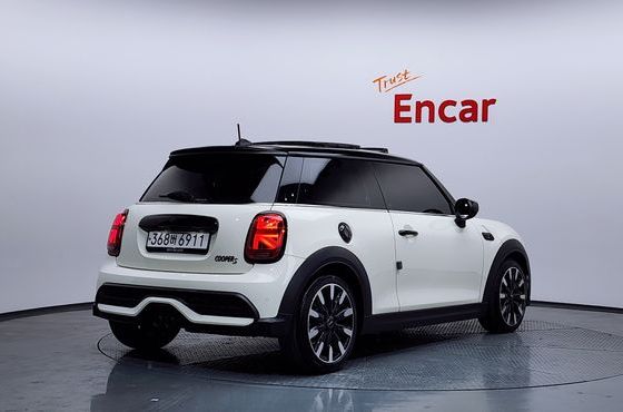 Mini Cooper Classic Launch Pack Third Generation — пробег 42 373 км — фото 2 из 5