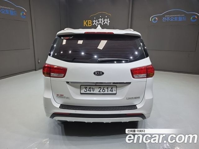 Kia Carnival 7-seater Limousine President — пробег 140 000 км — фото 5 из 5