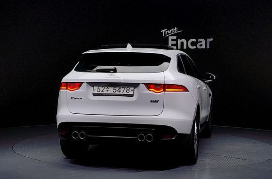 Jaguar F-PACE 20d Prestige — пробег 120 681 км — фото 4 из 5