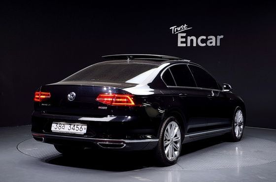 Volkswagen Passat 2.0 TDI 4Motion Prestige — пробег 81 534 км — фото 2 из 5