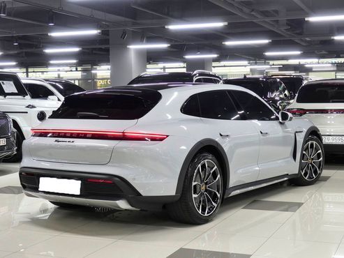 Porsche Taycan 4S Cross Turismo — пробег 4 200 км — фото 3 из 5