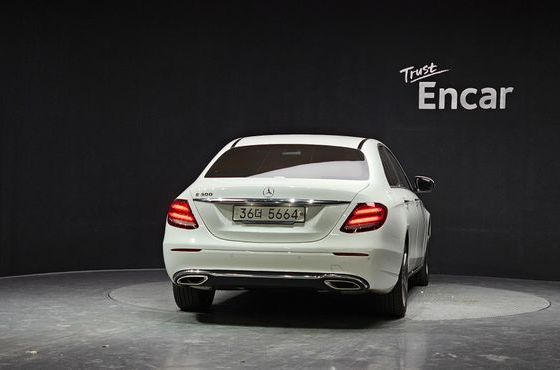 Mercedes-Benz E-Class E300 Avantgarde — пробег 30 262 км — фото 4 из 5