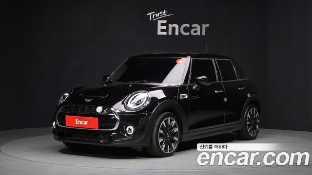 Mini Cooper 5Door HIGH 3rd — пробег 17 107 км — фото 1 из 5