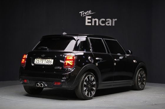 Mini Cooper 5Door HIGH 3rd — пробег 17 107 км — фото 2 из 5