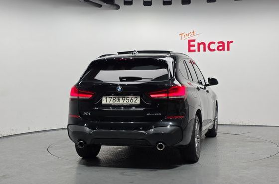 BMW X1 xDrive 20i M Sport — пробег 33 681 км — фото 4 из 5