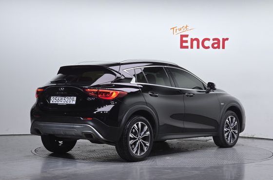 Infiniti QX30 2.0 Essential AWD — пробег 88 989 км — фото 2 из 5