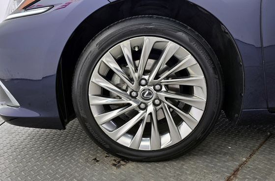 Lexus ES Luxury Plus — пробег 109 808 км — фото 5 из 5