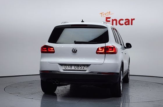 Volkswagen Tiguan 2.0 TDI Premium 5N — пробег 121 679 км — фото 4 из 5