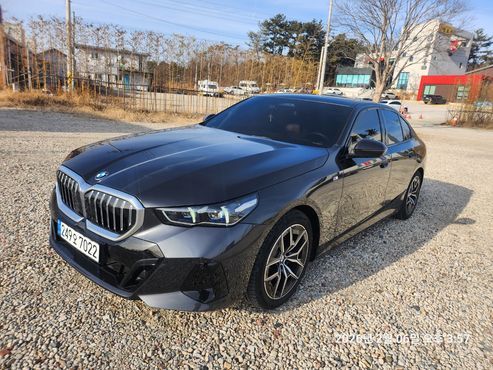 BMW 5-Series 520i M Sport — пробег 16 000 км — фото 1 из 5