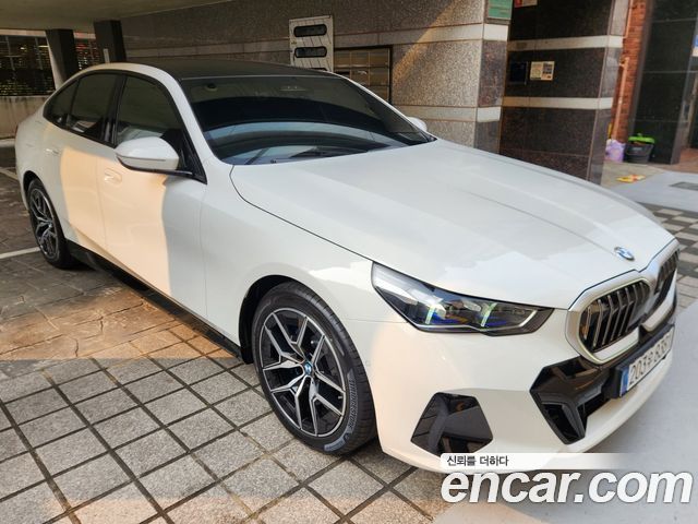 BMW 5-Series 520i M Sport — пробег 900 км — фото 2 из 5