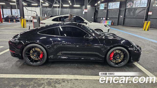 Porsche 911 Carrera GTS — пробег 9 700 км — фото 1 из 5
