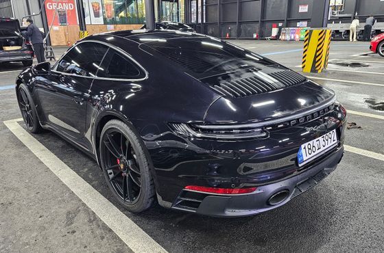 Porsche 911 Carrera GTS — пробег 9 700 км — фото 3 из 5