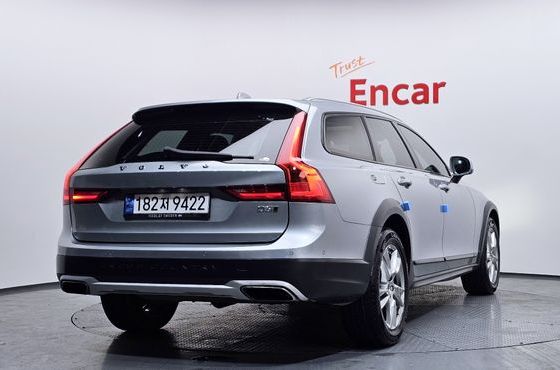 Volvo V90 D5 AWD — пробег 87 446 км — фото 2 из 5