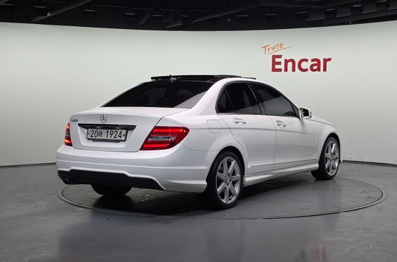 Mercedes-Benz C-Class C200 CGI Avantgarde Style Package — пробег 85 670 км — фото 2 из 5