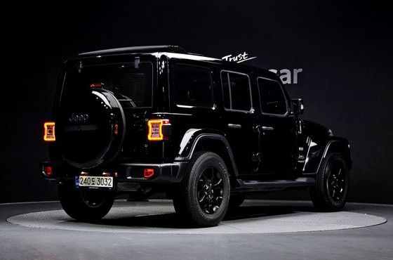 Jeep Wrangler 2.0 Overland Power Top 4Door 80th Edition — пробег 49 235 км — фото 2 из 5