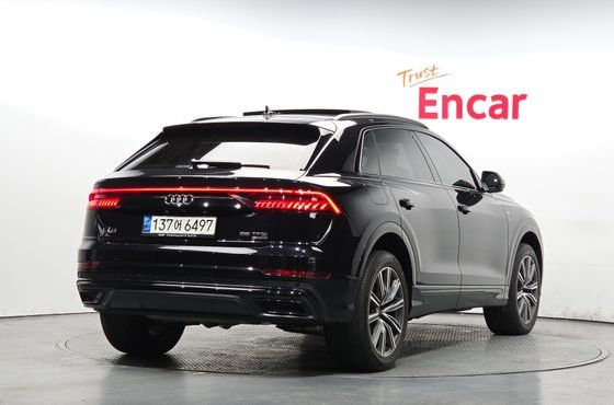 Audi Q8 55 TFSI Quattro Premium — пробег 123 617 км — фото 2 из 5