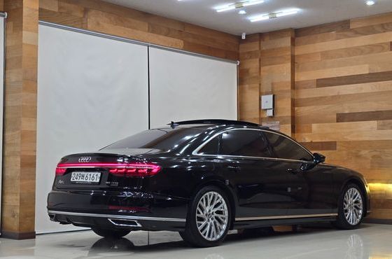 Audi A8 55 TFSI Quattro LWB — пробег 80 637 км — фото 2 из 5
