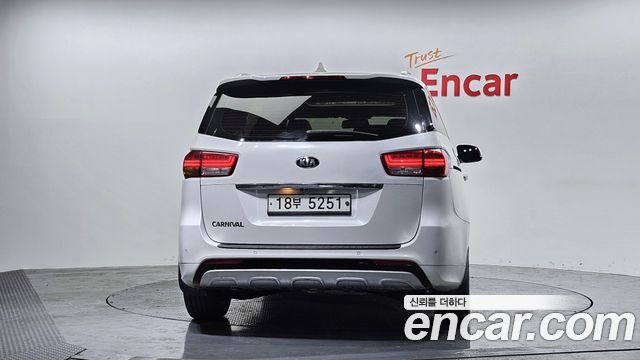Kia Carnival из Кореи Encar