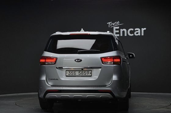 Kia Carnival 9-seater Prestige — пробег 101 197 км — фото 4 из 5