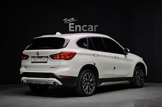 BMW X1 xDrive 20i xLine — пробег 82 151 км — фото 2 из 5