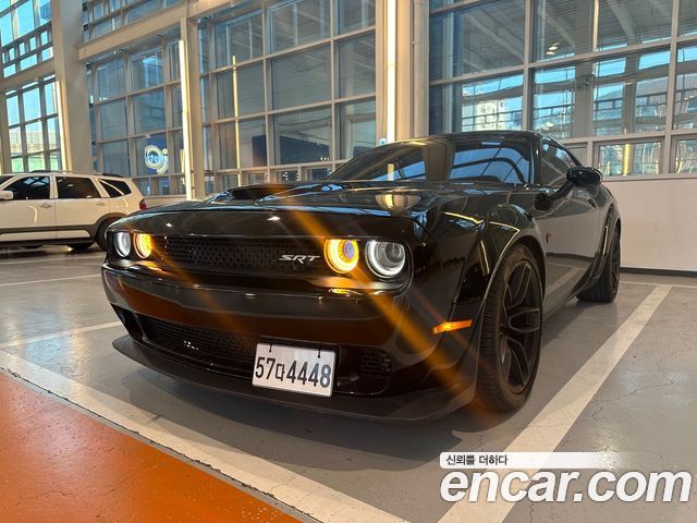 Dodge Challenger 6.2 — пробег 19 000 км — фото 1 из 5