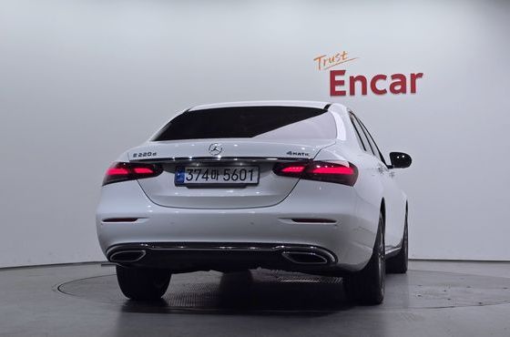 Mercedes-Benz E-Class E220d 4MATIC Exclusive — пробег 90 341 км — фото 4 из 5