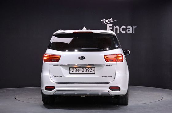 Kia Carnival 7-Seater Limousine VIP — пробег 120 259 км — фото 4 из 5