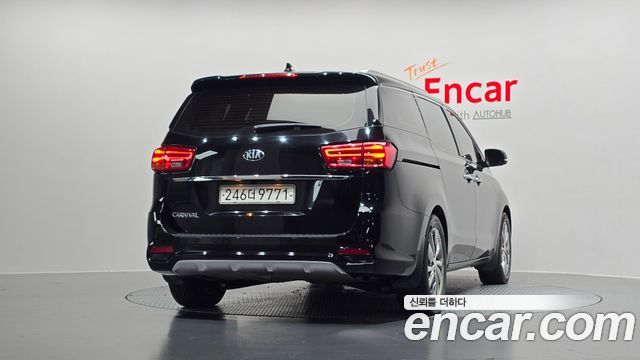 Kia Carnival 9-Seater Noblesse Special — пробег 115 683 км — фото 4 из 5