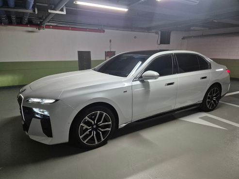 BMW i7 eDrive 50 M Sport — пробег 94 500 км — фото 2 из 5