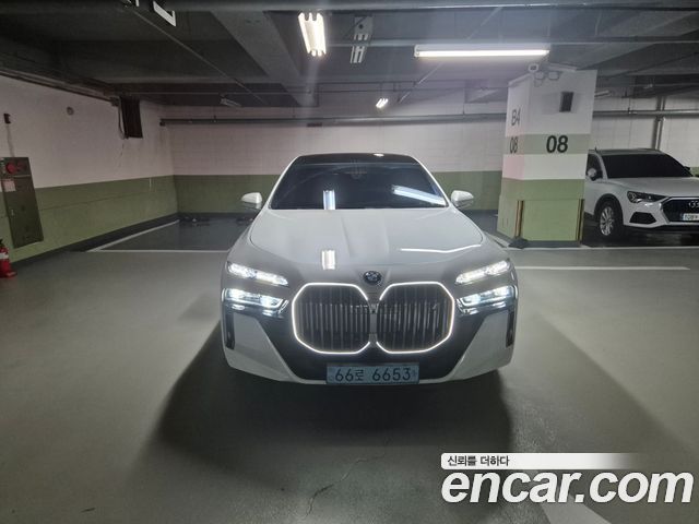 BMW i7 eDrive 50 M Sport — пробег 94 500 км — фото 3 из 5