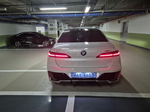BMW i7 eDrive 50 M Sport — пробег 94 500 км — фото 5 из 5