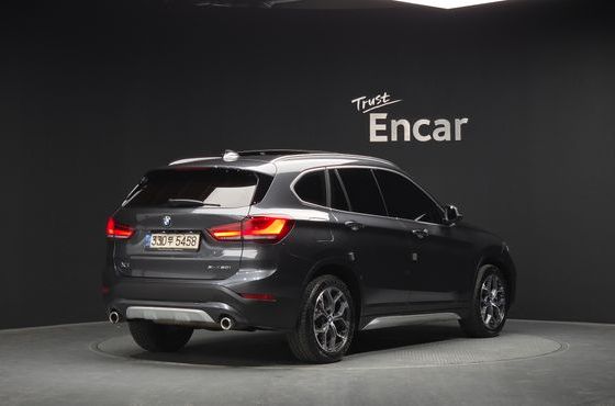 BMW X1 xDrive 20i Advantage — пробег 47 471 км — фото 2 из 5