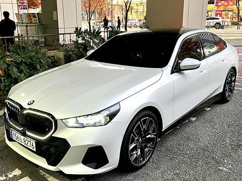 BMW 5-Series 530i xDrive M Sport Pro Special Edition — пробег 1 600 км — фото 2 из 5