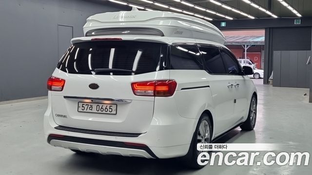 Kia Carnival Gasoline 9-seater Hi-Limousine Noblesse — пробег 157 500 км — фото 2 из 5