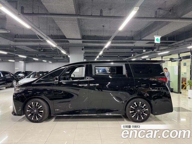 Toyota Alphard 2.5 HEV Executive AWD — пробег 8 900 км — фото 2 из 5