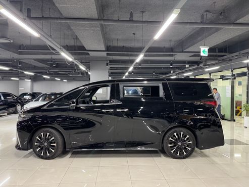 Toyota Alphard 2.5 HEV Executive AWD — пробег 8 900 км — фото 2 из 5