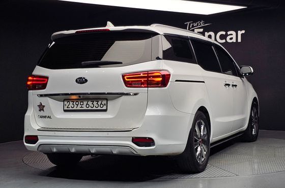 Kia Carnival 9-Seater Prstige — пробег 122 902 км — фото 2 из 5