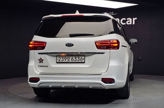 Kia Carnival 9-Seater Prstige — пробег 122 902 км — фото 4 из 5
