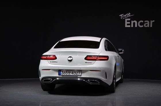 Mercedes-Benz E-Class E300d 4MATIC Coupe — пробег 35 226 км — фото 4 из 5