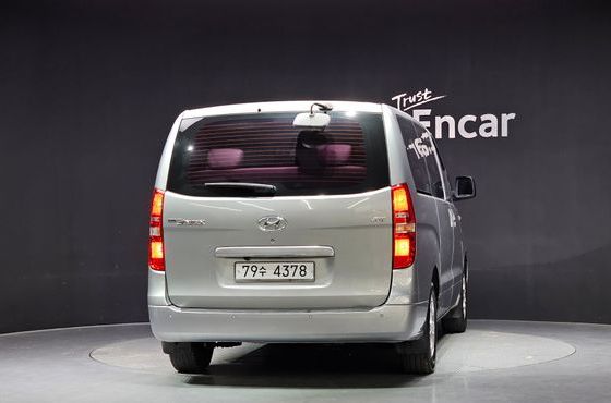 Hyundai Starex 12-Seater Wagon CVX Deluxe — пробег 76 770 км — фото 4 из 5