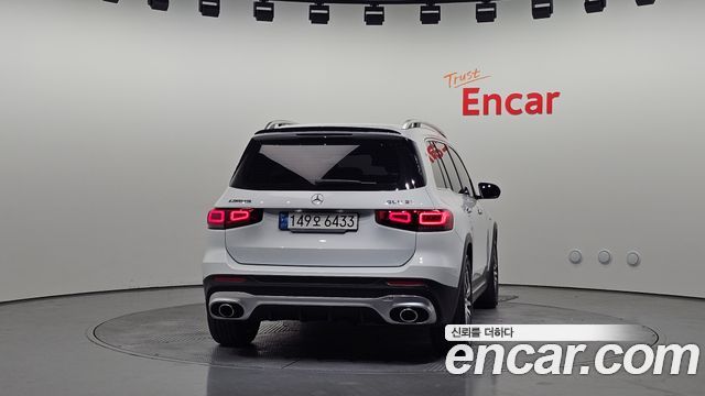 Mercedes-Benz GLB-Class AMG GLB35 4MATIC — пробег 68 930 км — фото 4 из 5