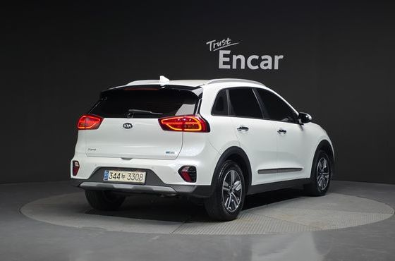 Kia Niro 1.6 HEV Noblesse Special — пробег 99 842 км — фото 2 из 5