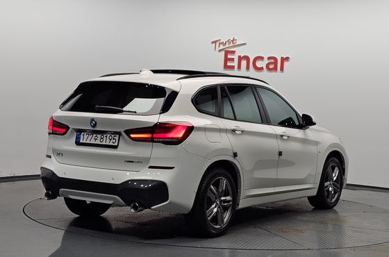 BMW X1 xDrive 20i M Sport — пробег 26 777 км — фото 2 из 5