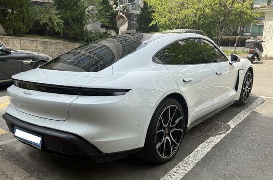 Porsche Taycan Base — пробег 28 000 км — фото 2 из 5